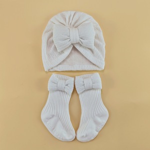 Wholesale Skin Friendly Newborn Cap <strong>Socks</strong> Headband <strong>Set</strong> Baby Beanie With Bow Knitted Headwrap Infant Gift <strong>Set</strong> for Boy Girl - Product Image 6