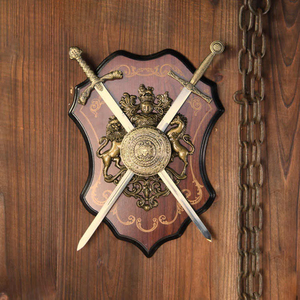 <span class=keywords><strong>Caballero</strong></span> europeo armadura pared TV <span class=keywords><strong>Bar</strong></span> colgante tallado Metal grabado Cruz tema pared colgante decoración Venta Directa recomendada - Product Image 1