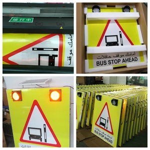 لافتة تحذير مرورية تعمل بالطاقة الشمسية مع إضاءة LED وامضة، مصنوعة من الألومنيوم، مقاومة للماء IP65، ثنائية اللغة، للاستخدام في مواقع الانتظار للحافلات في المملكة العربية السعودية - Product Image 2