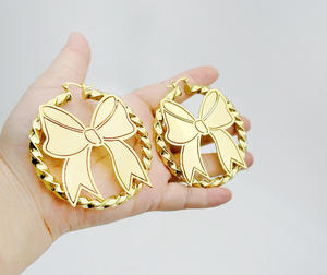 Boucles d'oreilles clous en acier inoxydable plaqué or 18 carats avec motif de personnage de dessin animé personnalisé, style Jiayiou, pour femme, tendance, idéales pour les fêtes, en dropshipping - Product Image 4