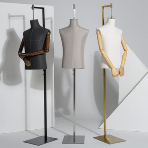 Maniquí de ventana de tienda Maniquí suspendido masculino con brazos articulados - Product Image 1