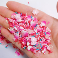 Mélange de pépites en argile polymère en forme de fleurs roses et pétales rose vif pour slime, gloss à lèvres, nail art, résine et artisanat