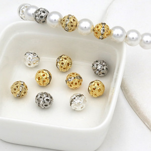 ทองคำแท้ 18K ลูกปัดลายฉลุประดับเพชรทรงกลม ตัวคั่นลูกปัดรูปดอกไม้ ตัวล็อคทรงดอกไม้ สร้อยข้อมือลูกปัด คริสตัล DIY - Product Image 4