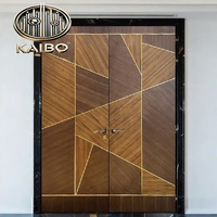 Vente en gros de porte d'entrée double sculptée au design de luxe Oracle Porte principale solide de villa moderne américaine pour salon extérieur pour