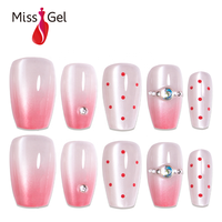 Miss Gel 32 pièces Faux ongles magnétiques œil de chat roses à presser, forme cercueil effilée douce, longueur moyenne-longue, motif pois rouges, strass effet aurore, OEM ODM