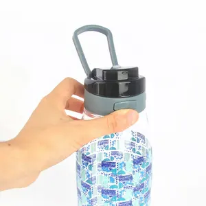 Yeni varış Bpa ücretsiz ucuz 1200ml spor plastik su şişesi ile taşınabilir kılıf