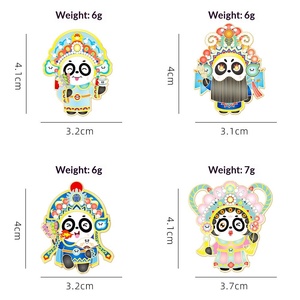 Broche de borla con diseño de máscara de ópera de Pekín de estilo chino antiguo, con diseño de panda de drama animal lindo y diamantes incrustados, insignia turística de Chengdu - Product Image 3