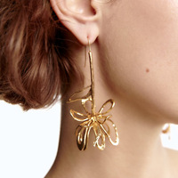 Anting-anting punk hip-hop retro modis, anting-anting bunga geometris, tiga dimensi, berlubang, Eropa dan Amerika, anting-anting punk