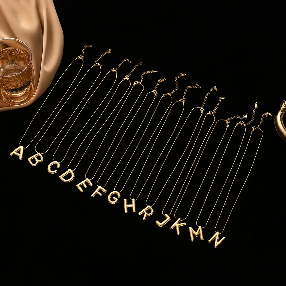 Großhandel PVD 18K gold plattiert Jewelry Halsketten Ballon Alphabet Initialbuchstabe Edelstahl-Halsband