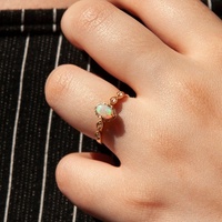 Bague de mariage délicate en argent sterling 925 plaqué or 14 carats avec pierre précieuse recyclée opale de feu pour femme