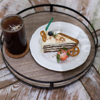 Plateau de cuisine en bois rustique de 12 pouces avec poignée en métal plateau décoratif rond pour la décoration intérieure et la décoration de table de cuisine