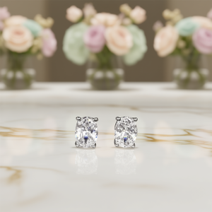 Orecchini a lobo classici con diamanti taglio ovale da donna, montatura a griffe, gioielli raffinati in oro bianco - Product Image 2