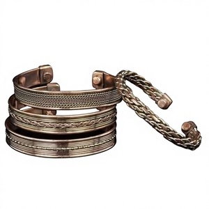Bijoux indiens artisanaux en cuivre et laiton, élégants, de qualité supérieure, durables, pour hommes et femmes - Product Image 1