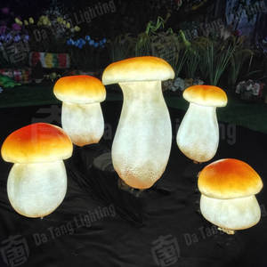 Lumière décorative LED en forme de champignon en résine pour l'aménagement visuel des espaces commerciaux et l'éclairage paysager des pelouses - Product Image 2