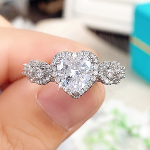 Anello da donna con zirconi a forma di cuore in stile coreano, regalo di San Valentino per fidanzamento con la fidanzata - Product Image 4