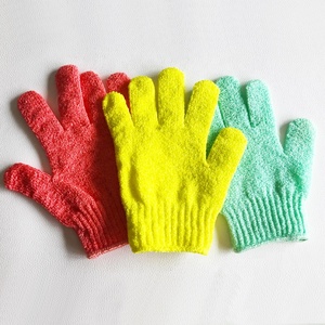 Gants exfoliants en microfibre de polyester colorés personnalisés en gros pour le nettoyage de la peau sous la douche, gants exfoliants à cinq doigts - Product Image 6