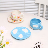 Tasses à café en céramique faites à la main de style moderne, forme irrégulière, petite fleur, 300 ml, en stock