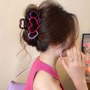 Accessoires pour cheveux pour femmes et filles, nouveau style, pince à cheveux en forme de requin bicolore, pince en plastique creuse en forme de cœur - Vente en gros - Product Image 2