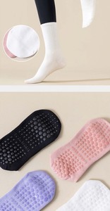 Chaussettes de yoga pour femmes avec 200 points antidérapants en silicone, respirantes et absorbant l'humidité, idéales pour le Pilates - Product Image 6