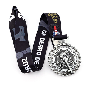 Medaglia Sportiva Personalizzata per Ciclismo con Nastri, <span class=keywords><strong>Logo</strong></span> Inciso 3D in Lega di Zinco Placcata Argento - Product Image 5