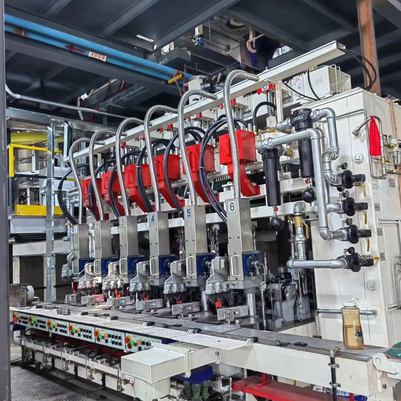 Стеклянная бутылка природного газа плавильная печь стеклянная бутылка производственная линия стеклянная бутылка делая машину