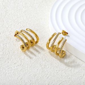 Boucles d'oreilles créoles en forme de C à quatre couches, plaquées or 18 carats, en acier inoxydable, avec zircon, tendance, pour femmes - Product Image 5