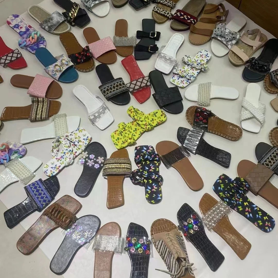 0,89 Dólares Modelo Tamaño 35-41 África Mercados Venta al por mayor Zapatillas de ducha baratas Últimas sandalias para mujeres y damas