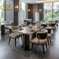 Ensemble de sièges de restaurant commercial moderne avec plateau en terrazzo, chaise de salle à manger rembourrée, mobilier de salle à manger de luxe pour hôtel