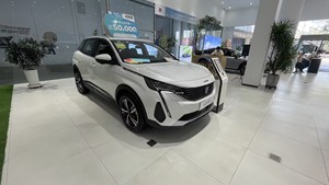 Voiture d'<span class=keywords><strong>occasion</strong></span> 2025 <span class=keywords><strong>Peugeot</strong></span> 4008 SUV Conduite à gauche Prête à l'emploi Qualité fiable Partenaire de commerce international - Product Image 2