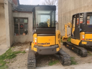 Mini-excavatrice Komatsu PC35 d'occasion, pelle rétrocaveuse 3,5 tonnes, moteur Cummins, pompe hydraulique et boîte de vitesses Kawasaki, brise-roche, certifiée CE - Product Image 3