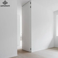 Porte cachée en bois avec grille de ventilation, système d'aération discret, porte de buanderie