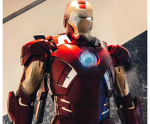 Sculpture en fibre <span class=keywords><strong>de</strong></span> verre grandeur nature <span class=keywords><strong>de</strong></span> Iron Man, statue <span class=keywords><strong>de</strong></span> <span class=keywords><strong>super</strong></span>-héros Marvel avec Gant <span class=keywords><strong>de</strong></span> l'Infini pour la décoration <span class=keywords><strong>de</strong></span> centres commerciaux et parcs à thème - Product Image 3