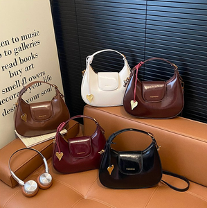 <span class=keywords><strong>2026</strong></span> Trend Ürün Kadın Günlük Tote Çantaları Kalp Süslemeli Çok Satan Bayan PU Deri Çantaları Kadın Cep Telefonu Çantaları - Product Image 1