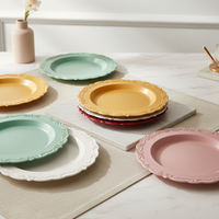 Assiettes en plastique jetables à dentelle pour les événements de restauration formelle, les banquets et les traiteurs de fête