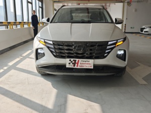 Hyundai Tucson 1.5T blanche 5 portes SUV d'occasion 2024, excellent état, faible kilométrage, prête à l'exportation, essence, automatique <span class=keywords><strong>pour</strong></span> l'<span class=keywords><strong>Afrique</strong></span> - Product Image 1