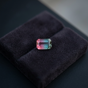Turmalina Natural Bicolor de Corte Esmeralda Impecable de 1.33 CT, Corte Excelente, Limpia como una Gema, Proveniente de Afganistán - Product Image 3
