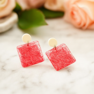 Orecchini pendenti Angelina Square con motivo a rosa rossa in resina acrilica, gioielli da festa alla moda da donna - Product Image 5