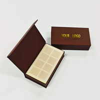 Boîte d'emballage de luxe personnalisée pour chocolats avec logo, en carton alimentaire, insert plateau, dorure à chaud et gaufrage texturé