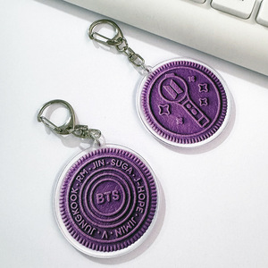 Portachiavi Kpop Purple Biscuit Cartoon Collaboration Cookie, Charm per Borsa in Acrilico con Lettera Personalizzata in Rilievo, Merchandise per Fan del Concerto - Product Image 2