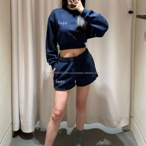 Survêtements de mode personnalisés pour femmes avec logo, haut à manches longues et short de sport brodé, ensemble deux pièces - Product Image 1