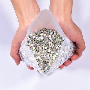 Strass en cristal AB colorés non thermocollants à dos plat pour ongles, vente en gros d'usine en vrac - Product Image 4