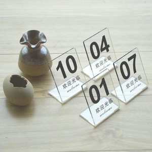 Plaques <span class=keywords><strong>de</strong></span> numéros <span class=keywords><strong>de</strong></span> table en acrylique transparent personnalisées, porte-numéros <span class=keywords><strong>de</strong></span> table en plexiglas bon marché pour restaurants - Product Image 3