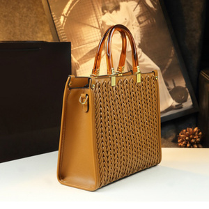 Túi <span class=keywords><strong>Tote</strong></span> dệt hình thang màu nâu nhạt lấy cảm hứng từ cổ điển 2026 phụ nữ công suất lớn có thể tháo rời dây đeo chéo chéo - Product Image 2