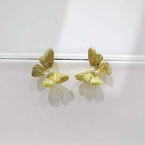 Boucles d'oreilles clous de luxe en argent 925 plaqué rhodium, forme poire goutte d'eau, avec perle, pour femme, style unique, pour mariage - Product Image 2