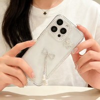 Étui de téléphone personnalisé de luxe en TPU+PC blanc imperméable avec chaîne de perles pour femmes et filles pour 7-13 Pro