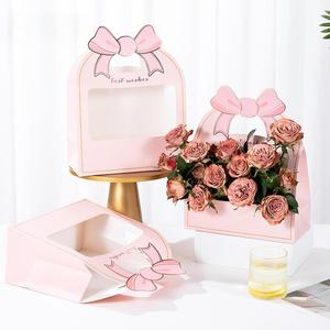 Scatola Regalo per Fiori a Forma di Fiocco con Finestra Traforata in Cartone Avorio e Foglia d'Oro in Rilievo per Negozi di Fiori - Product Image 3