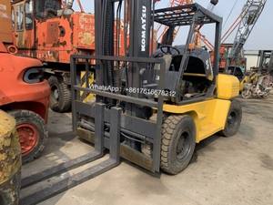 คุณสามารถเป็นเจ้าของรถยก FD80 Komatsu มือสองที่มีความจุ8ตันขับเคลื่อนโดยดีเซลและเหมาะสำหรับทุกความต้องการในการยกของคุณ - Product Image 4