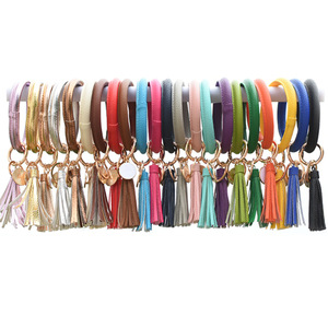 Commercio all'ingrosso di cuoio dell'unità di elaborazione nappa cerchio portachiavi donne braccialetto portachiavi <span class=keywords><strong>ragazza</strong></span> portachiavi cinturino da polso <span class=keywords><strong>regali</strong></span> di <span class=keywords><strong>natale</strong></span> - Product Image 2