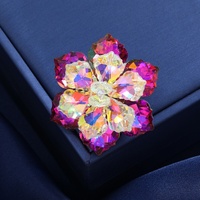 Broches de luxe en forme de fleur avec gros strass brillants, épingles exquises en forme de plante, accessoires de bijoux tendance pour robe de soirée et de mariage