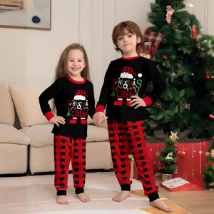 2025 nouveau pyjama de noël ensemble rouge noir imprimé à carreaux famille correspondant vêtements de nuit avec dessin animé chapeau de père noël - Product Image 3